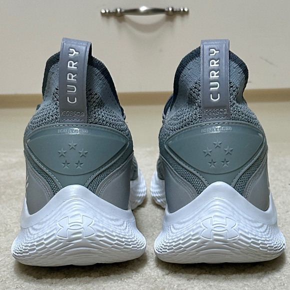 Under Armour Curry Flow 8 "Shine" gray silver size 11 - Picture 4 of 5